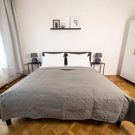 Moderne 3zimmer Mit Netflix Und Balkon Lipsko