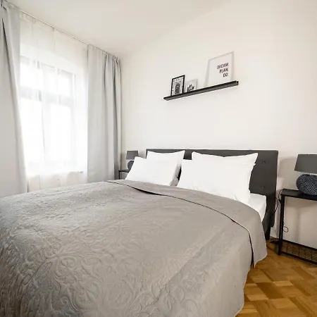 Moderne 3zimmer Mit Netflix Und Balkon Lipsko