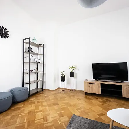 Moderne 3zimmer Mit Netflix Und Balkon Lipsko
