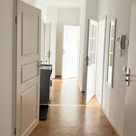 Moderne 3zimmer Mit Netflix Und Balkon ライプツィヒ