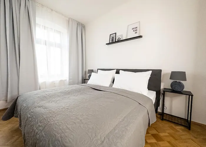 Moderne 3zimmer Mit Netflix Und Balkon Lipsko